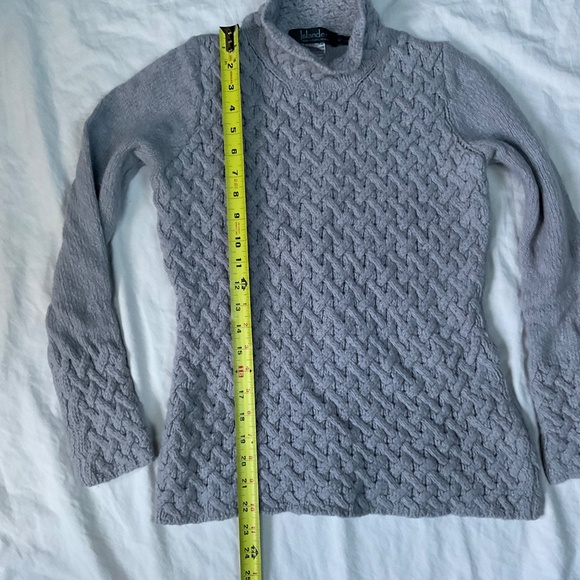 Wool and Cashmere Irish Cable-Knit Sweater by Islander (size small) - Picture 5 of 8